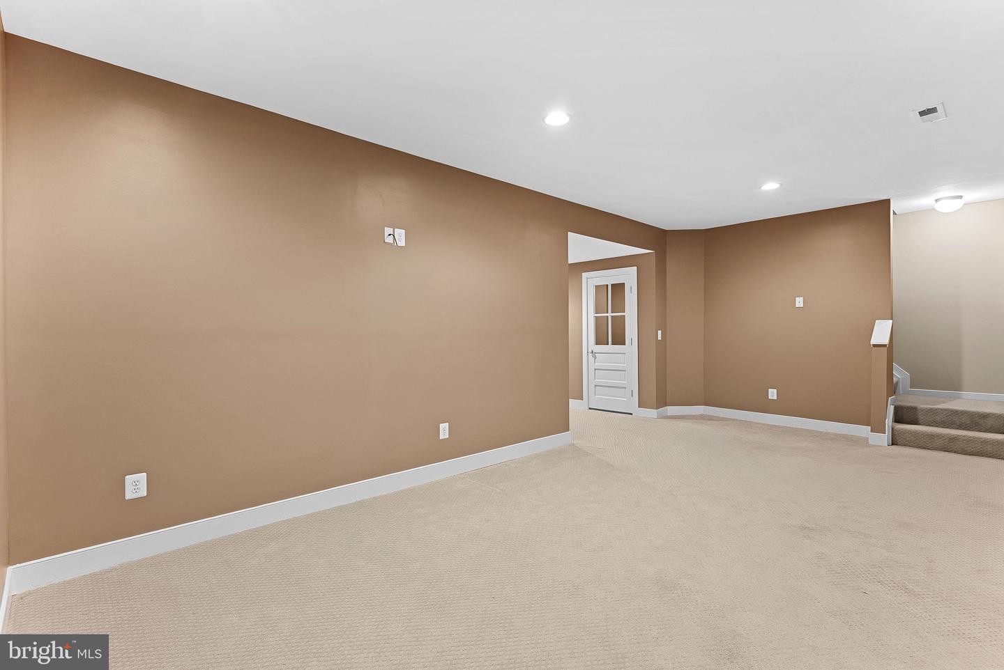 10 CROUCH ST, STERLING, Virginia 20165, 5 Bedrooms Bedrooms, ,4 BathroomsBathrooms,Residential,For sale,10 CROUCH ST,VALO2108384 MLS # VALO2108384