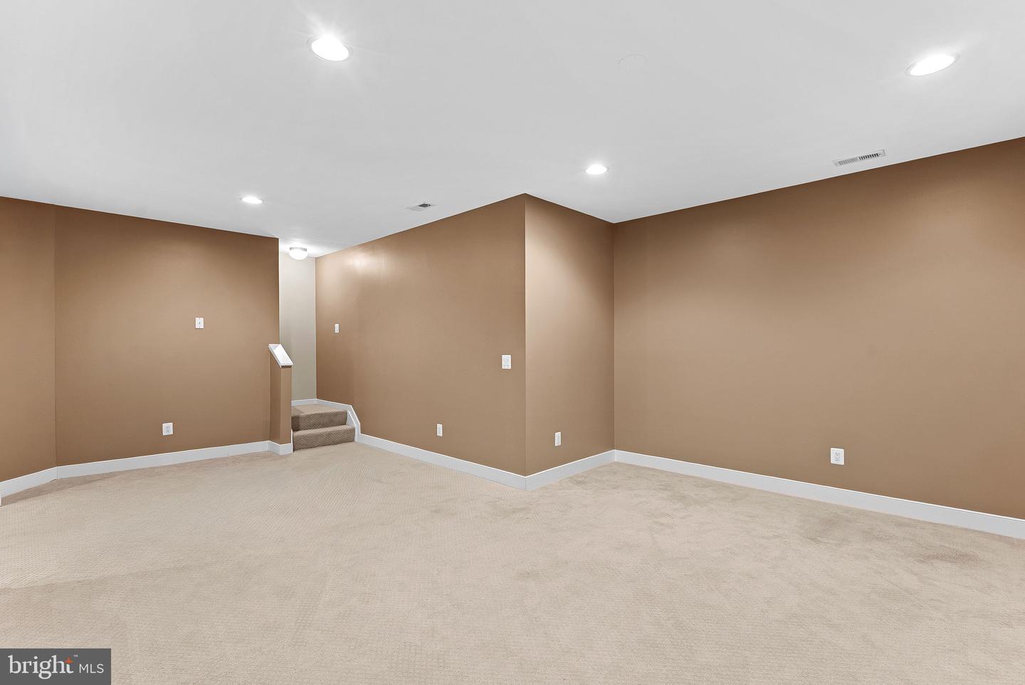 10 CROUCH ST, STERLING, Virginia 20165, 5 Bedrooms Bedrooms, ,4 BathroomsBathrooms,Residential,For sale,10 CROUCH ST,VALO2108384 MLS # VALO2108384