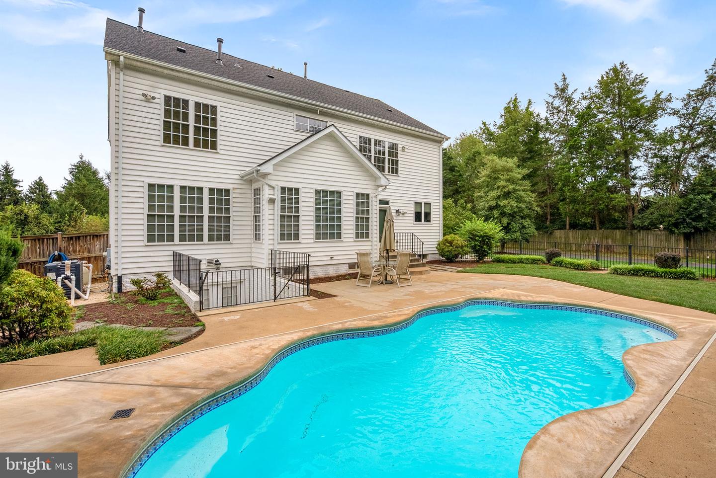 10 CROUCH ST, STERLING, Virginia 20165, 5 Bedrooms Bedrooms, ,4 BathroomsBathrooms,Residential,For sale,10 CROUCH ST,VALO2108384 MLS # VALO2108384