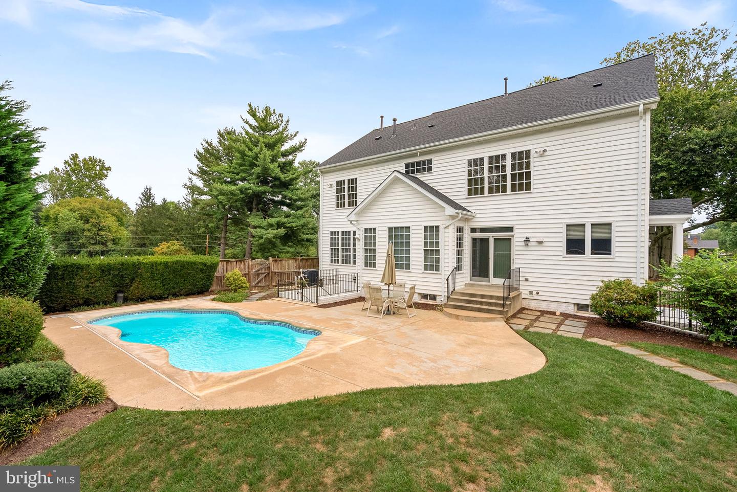 10 CROUCH ST, STERLING, Virginia 20165, 5 Bedrooms Bedrooms, ,4 BathroomsBathrooms,Residential,For sale,10 CROUCH ST,VALO2108384 MLS # VALO2108384