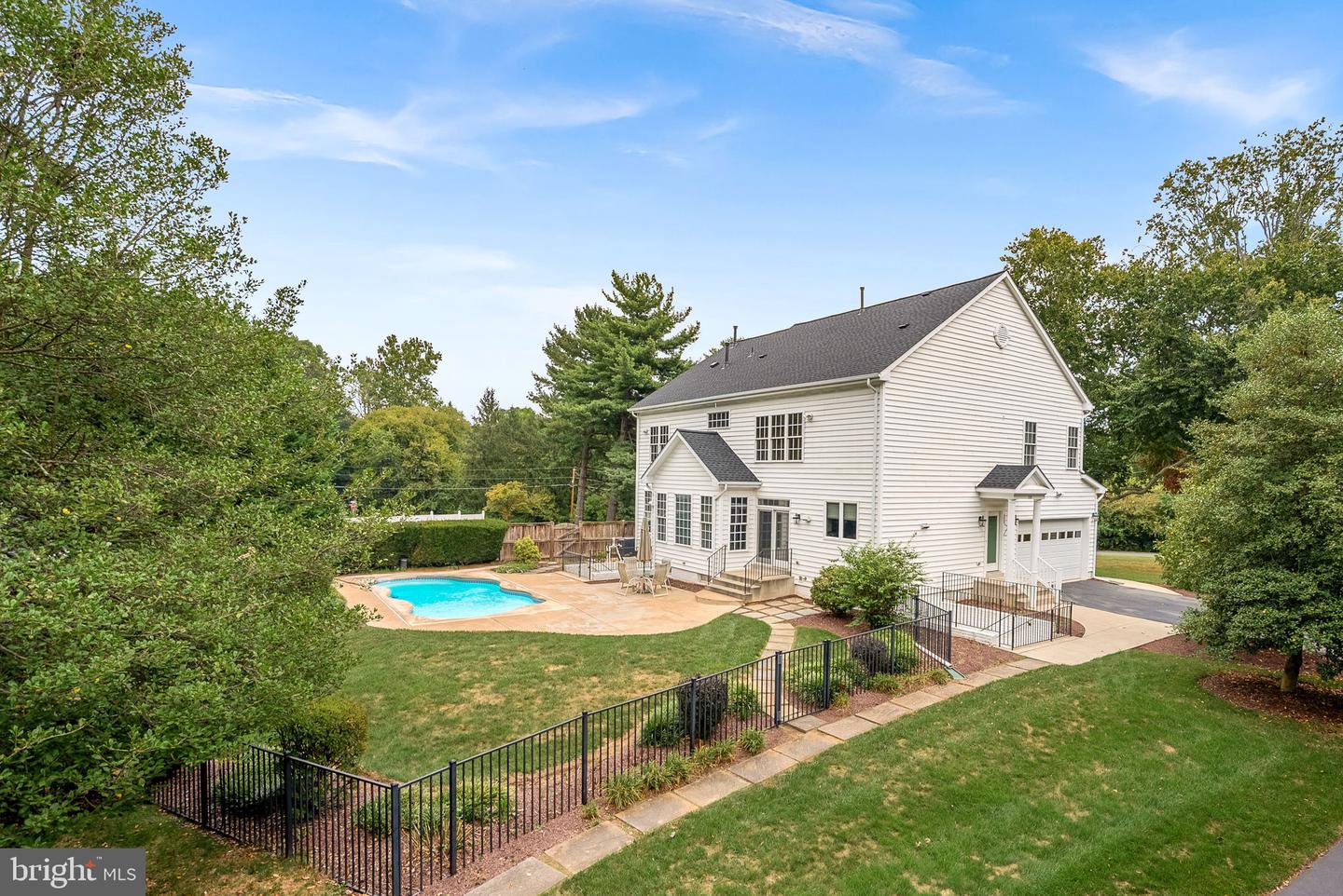 10 CROUCH ST, STERLING, Virginia 20165, 5 Bedrooms Bedrooms, ,4 BathroomsBathrooms,Residential,For sale,10 CROUCH ST,VALO2108384 MLS # VALO2108384