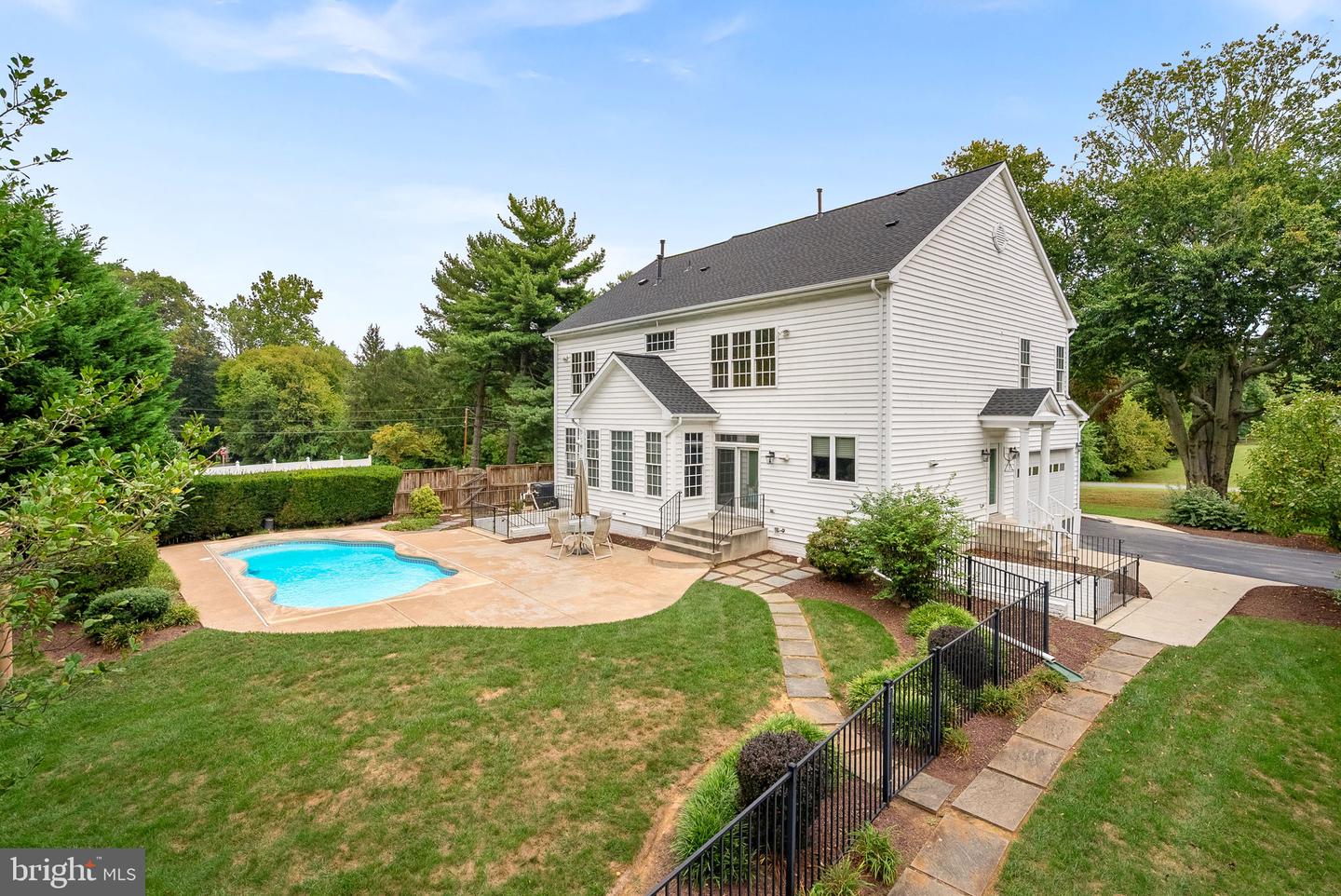 10 CROUCH ST, STERLING, Virginia 20165, 5 Bedrooms Bedrooms, ,4 BathroomsBathrooms,Residential,For sale,10 CROUCH ST,VALO2108384 MLS # VALO2108384