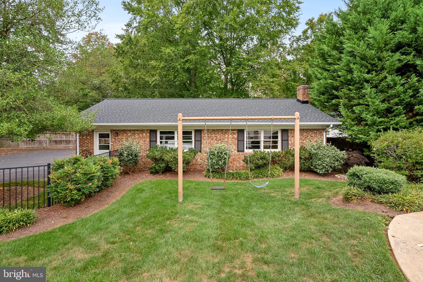 10 CROUCH ST, STERLING, Virginia 20165, 5 Bedrooms Bedrooms, ,4 BathroomsBathrooms,Residential,For sale,10 CROUCH ST,VALO2108384 MLS # VALO2108384