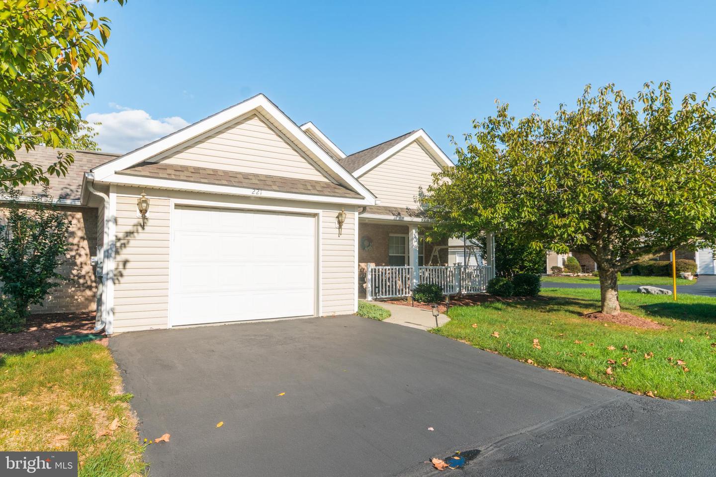 221 CRESTWOOD LN, WINCHESTER, Virginia 22602, 2 Bedrooms Bedrooms, ,2 BathroomsBathrooms,Residential,For sale,221 CRESTWOOD LN,VAFV2037270 MLS # VAFV2037270