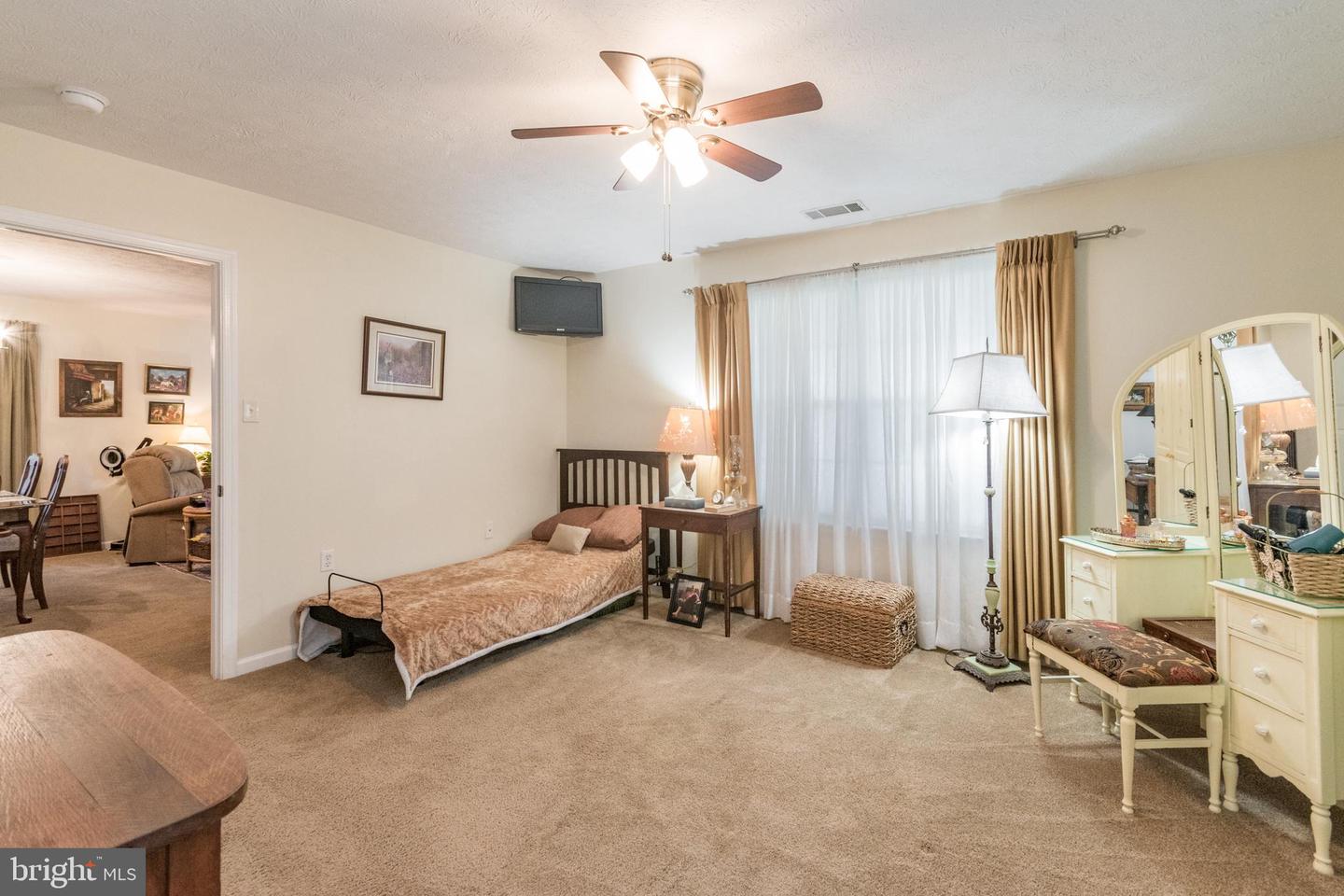 221 CRESTWOOD LN, WINCHESTER, Virginia 22602, 2 Bedrooms Bedrooms, ,2 BathroomsBathrooms,Residential,For sale,221 CRESTWOOD LN,VAFV2037270 MLS # VAFV2037270
