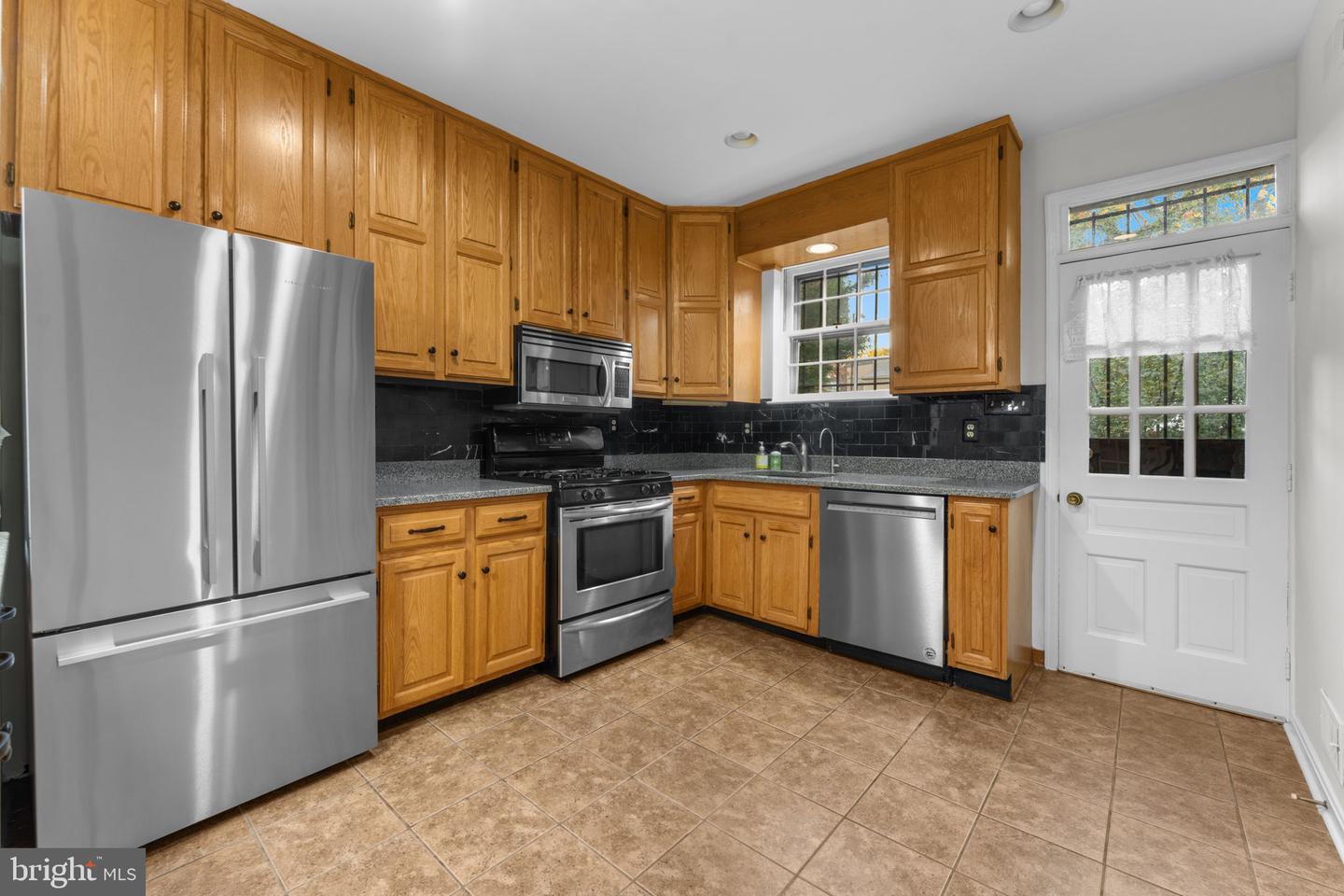 614 8TH ST NE, WASHINGTON, District Of Columbia 20002, 3 Bedrooms Bedrooms, ,2 BathroomsBathrooms,Residential,For sale,614 8TH ST NE,DCDC2225722 MLS # DCDC2225722