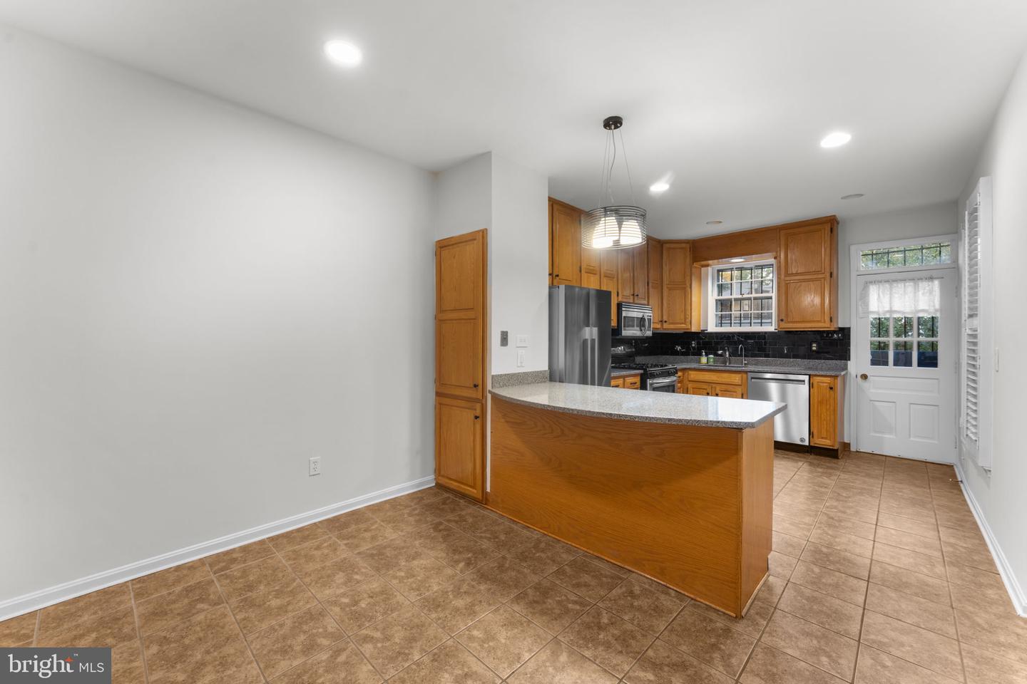 614 8TH ST NE, WASHINGTON, District Of Columbia 20002, 3 Bedrooms Bedrooms, ,2 BathroomsBathrooms,Residential,For sale,614 8TH ST NE,DCDC2225722 MLS # DCDC2225722