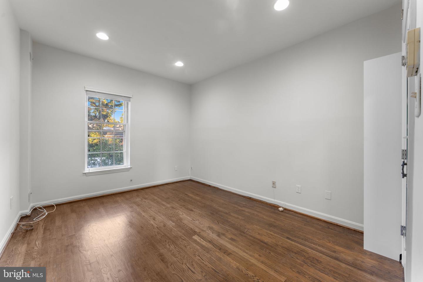 614 8TH ST NE, WASHINGTON, District Of Columbia 20002, 3 Bedrooms Bedrooms, ,2 BathroomsBathrooms,Residential,For sale,614 8TH ST NE,DCDC2225722 MLS # DCDC2225722