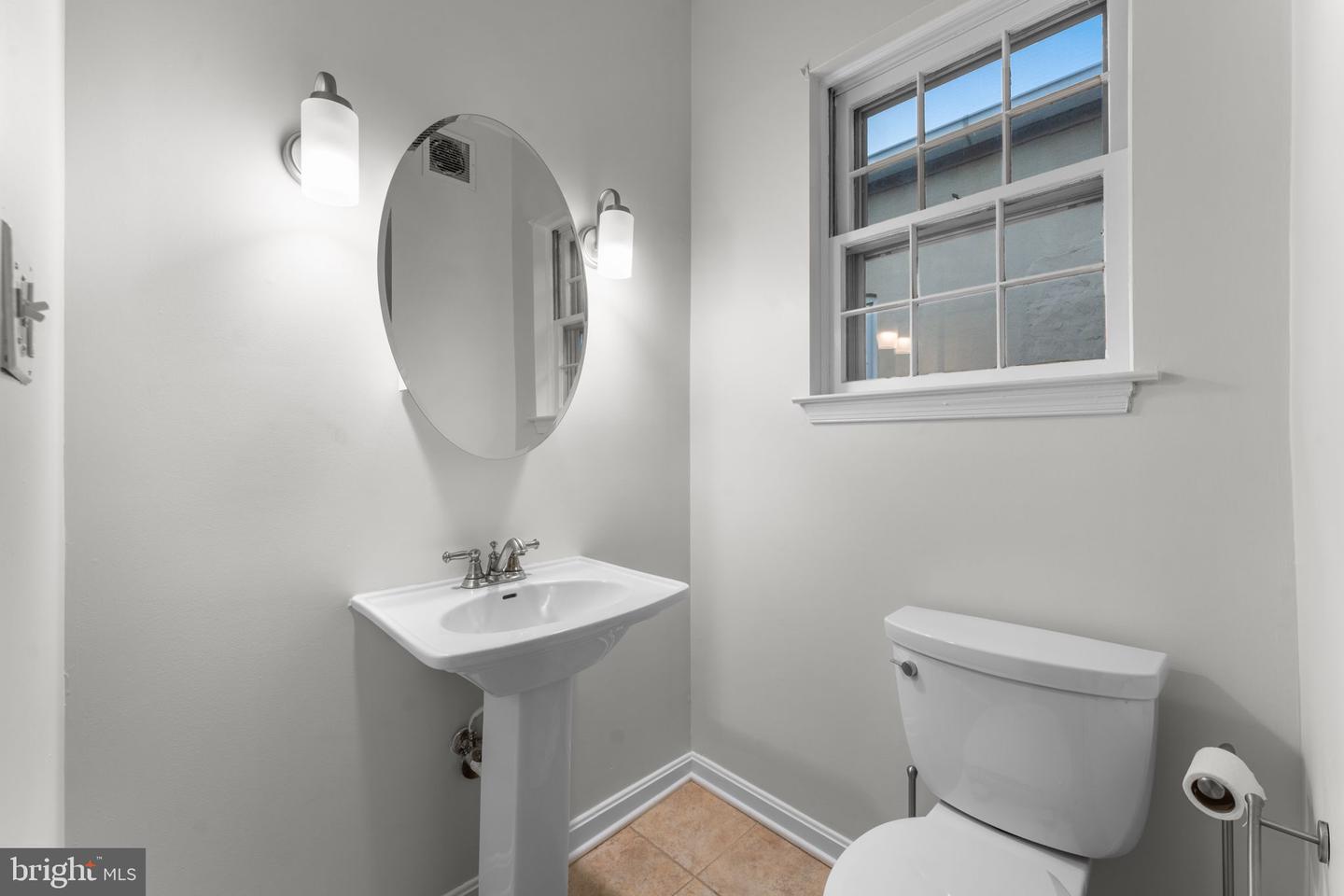 614 8TH ST NE, WASHINGTON, District Of Columbia 20002, 3 Bedrooms Bedrooms, ,2 BathroomsBathrooms,Residential,For sale,614 8TH ST NE,DCDC2225722 MLS # DCDC2225722