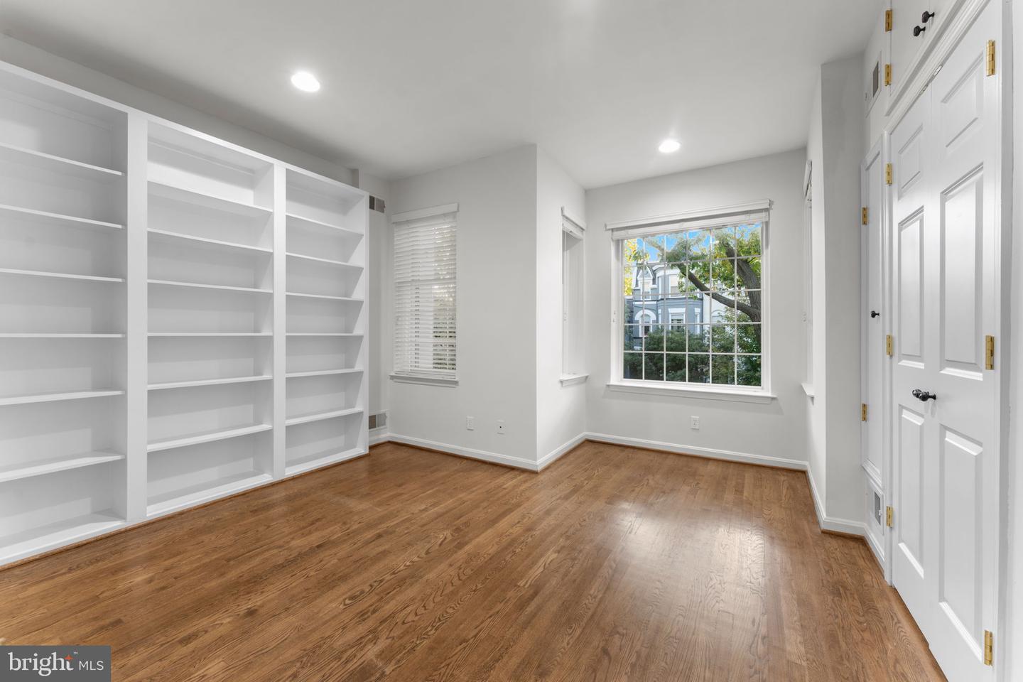 614 8TH ST NE, WASHINGTON, District Of Columbia 20002, 3 Bedrooms Bedrooms, ,2 BathroomsBathrooms,Residential,For sale,614 8TH ST NE,DCDC2225722 MLS # DCDC2225722