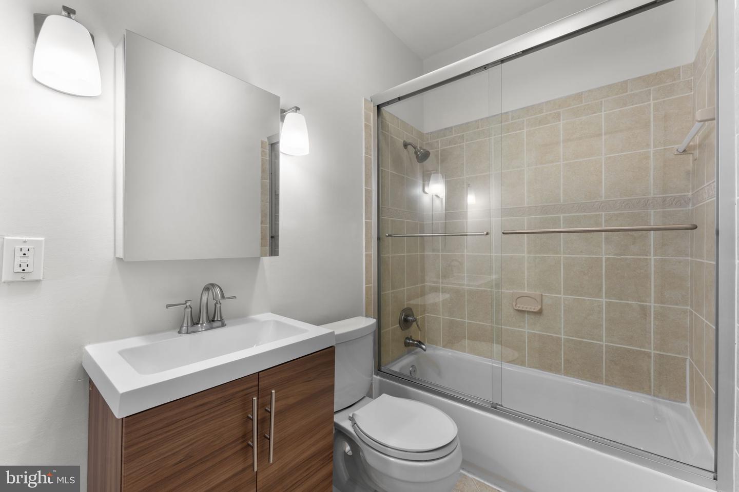 614 8TH ST NE, WASHINGTON, District Of Columbia 20002, 3 Bedrooms Bedrooms, ,2 BathroomsBathrooms,Residential,For sale,614 8TH ST NE,DCDC2225722 MLS # DCDC2225722