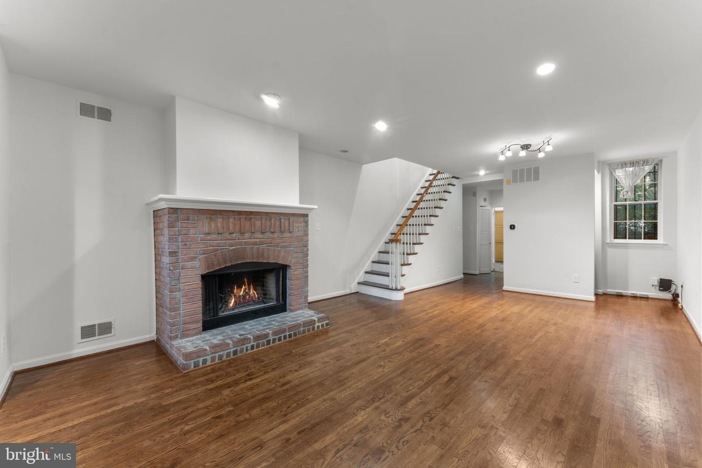 614 8TH ST NE, WASHINGTON, District Of Columbia 20002, 3 Bedrooms Bedrooms, ,2 BathroomsBathrooms,Residential,For sale,614 8TH ST NE,DCDC2225722 MLS # DCDC2225722