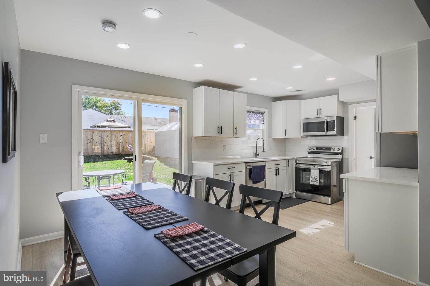 4111 MOUNT ECHO LN, FAIRFAX, Virginia 22033, 4 Bedrooms Bedrooms, ,2 BathroomsBathrooms,Residential,For sale,4111 MOUNT ECHO LN,VAFX2273286 MLS # VAFX2273286