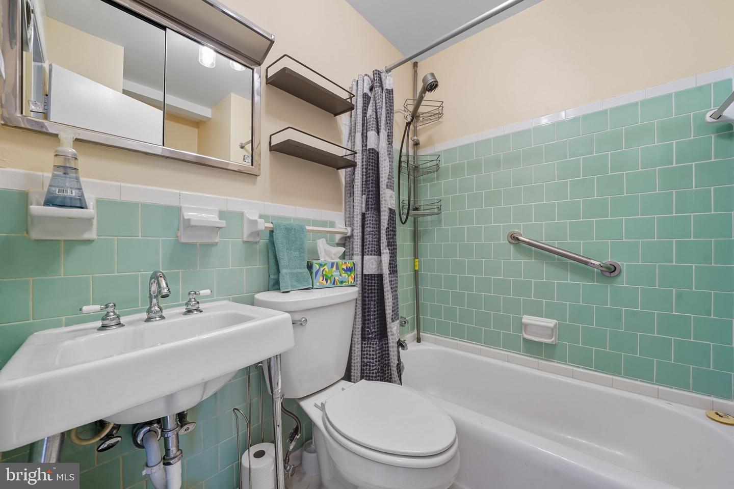 403 N HAMILTON ST #J, RICHMOND, Virginia 23221, 2 Bedrooms Bedrooms, 5 Rooms Rooms,1 BathroomBathrooms,Residential,For sale,403 N HAMILTON ST #J,VARC2000764 MLS # VARC2000764