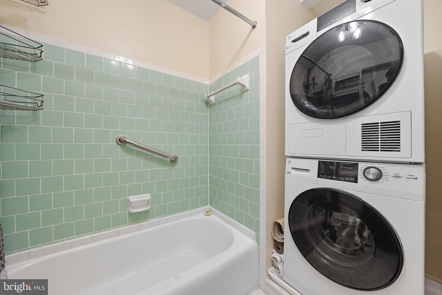 403 N HAMILTON ST #J, RICHMOND, Virginia 23221, 2 Bedrooms Bedrooms, 5 Rooms Rooms,1 BathroomBathrooms,Residential,For sale,403 N HAMILTON ST #J,VARC2000764 MLS # VARC2000764