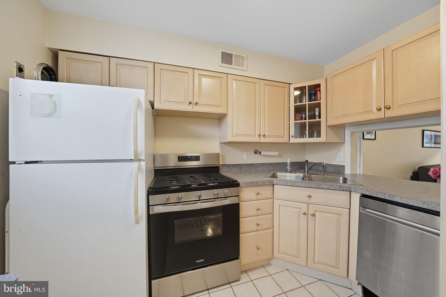 403 N HAMILTON ST #J, RICHMOND, Virginia 23221, 2 Bedrooms Bedrooms, 5 Rooms Rooms,1 BathroomBathrooms,Residential,For sale,403 N HAMILTON ST #J,VARC2000764 MLS # VARC2000764