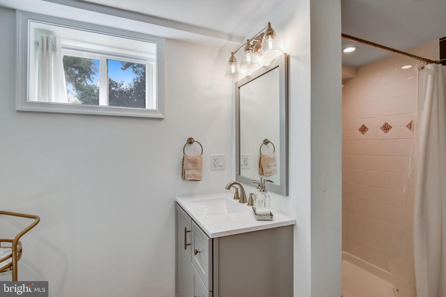 5527 WHARTON LN, CENTREVILLE, Virginia 20120, 3 Bedrooms Bedrooms, ,2 BathroomsBathrooms,Residential,For sale,5527 WHARTON LN,VAFX2273034 MLS # VAFX2273034
