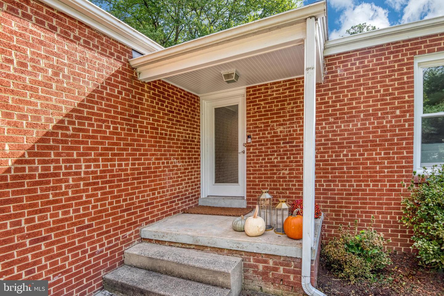 5527 WHARTON LN, CENTREVILLE, Virginia 20120, 3 Bedrooms Bedrooms, ,2 BathroomsBathrooms,Residential,For sale,5527 WHARTON LN,VAFX2273034 MLS # VAFX2273034