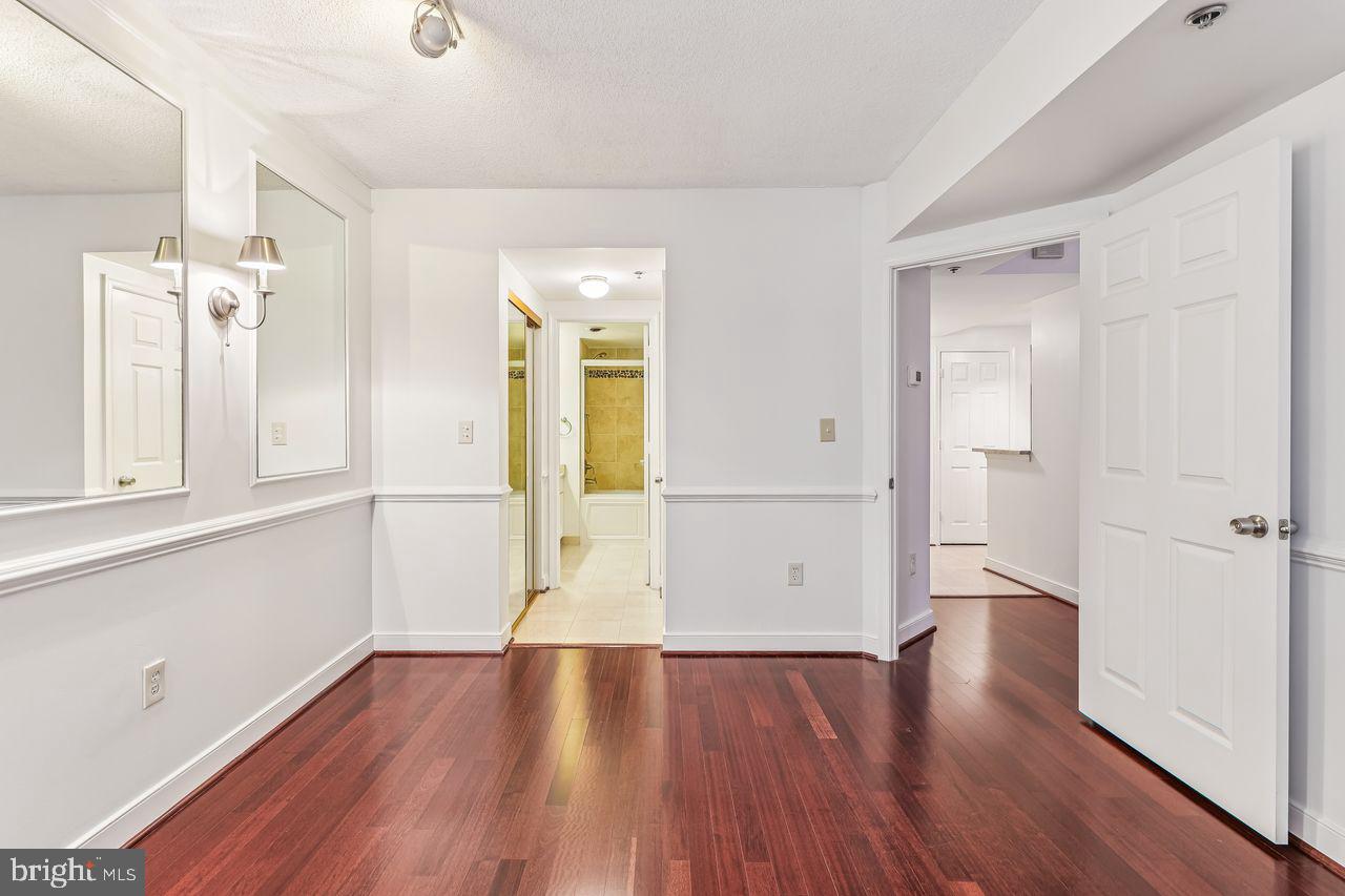 1050 N TAYLOR ST #1-105, ARLINGTON, Virginia 22201, 1 Bedroom Bedrooms, ,1 BathroomBathrooms,Residential,For sale,1050 N TAYLOR ST #1-105,VAAR2064622 MLS # VAAR2064622 1050 N TAYLOR ST #1-105, ARLINGTON, Virginia 22201, 1 Bedroom Bedrooms, ,1 BathroomBathrooms,Residential,For sale,1050 N TAYLOR ST #1-105,VAAR2064622 MLS # VAAR2064622