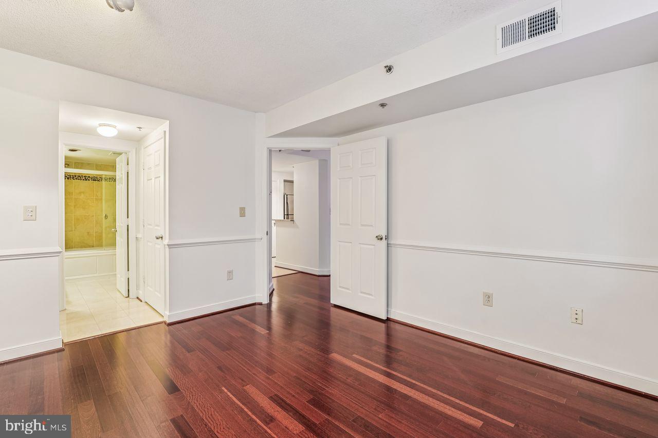 1050 N TAYLOR ST #1-105, ARLINGTON, Virginia 22201, 1 Bedroom Bedrooms, ,1 BathroomBathrooms,Residential,For sale,1050 N TAYLOR ST #1-105,VAAR2064622 MLS # VAAR2064622 1050 N TAYLOR ST #1-105, ARLINGTON, Virginia 22201, 1 Bedroom Bedrooms, ,1 BathroomBathrooms,Residential,For sale,1050 N TAYLOR ST #1-105,VAAR2064622 MLS # VAAR2064622