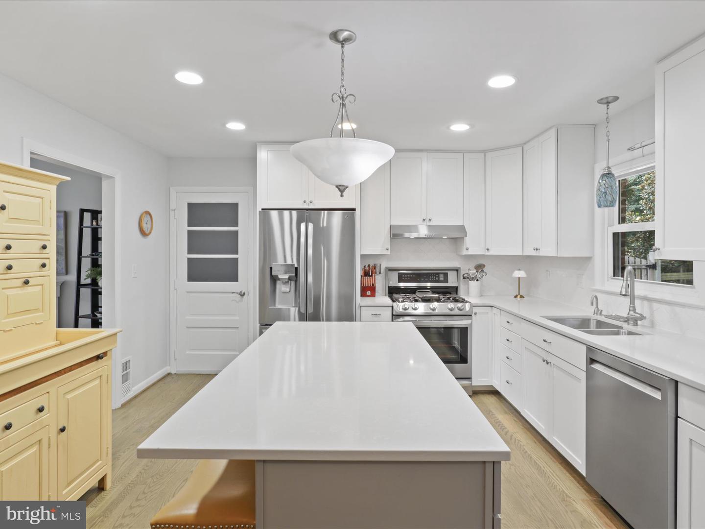 2736 CALKINS RD, HERNDON, Virginia 20171, 3 Bedrooms Bedrooms, 16 Rooms Rooms,4 BathroomsBathrooms,Residential,For sale,2736 CALKINS RD,VAFX2273088 MLS # VAFX2273088