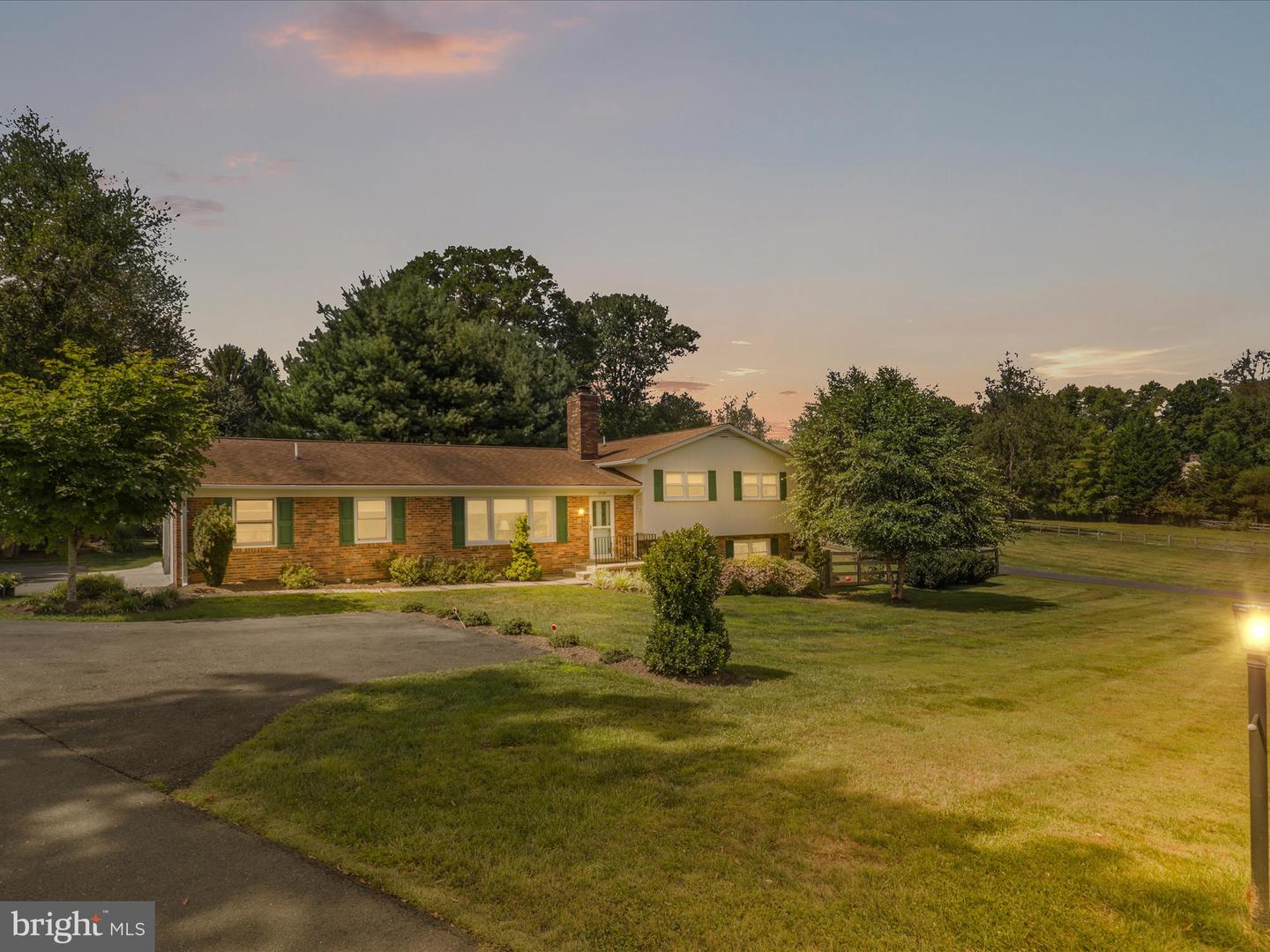 2736 CALKINS RD, HERNDON, Virginia 20171, 3 Bedrooms Bedrooms, 16 Rooms Rooms,4 BathroomsBathrooms,Residential,For sale,2736 CALKINS RD,VAFX2273088 MLS # VAFX2273088