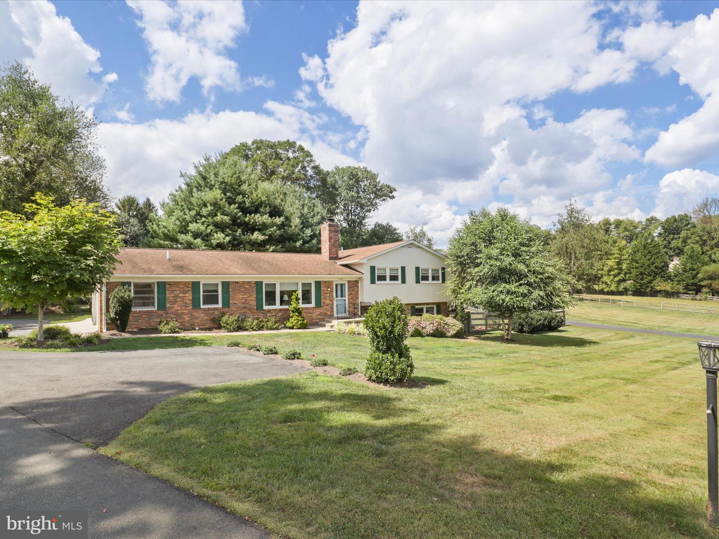 2736 CALKINS RD, HERNDON, Virginia 20171, 3 Bedrooms Bedrooms, 16 Rooms Rooms,4 BathroomsBathrooms,Residential,For sale,2736 CALKINS RD,VAFX2273088 MLS # VAFX2273088