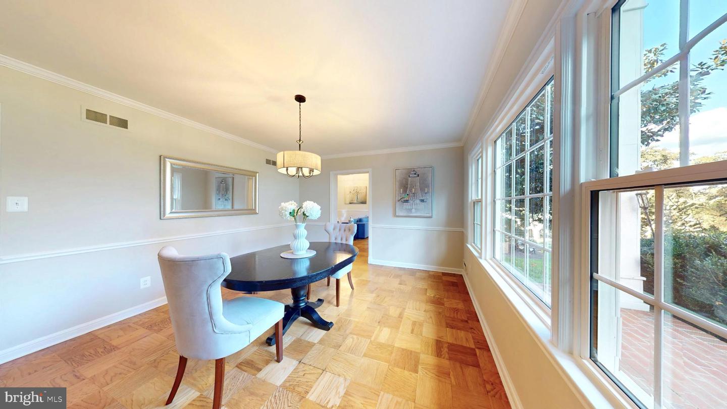 7204 REGENT DR, ALEXANDRIA, Virginia 22307, 4 Bedrooms Bedrooms, 7 Rooms Rooms,2 BathroomsBathrooms,Residential,For sale,7204 REGENT DR,VAFX2273098 MLS # VAFX2273098
