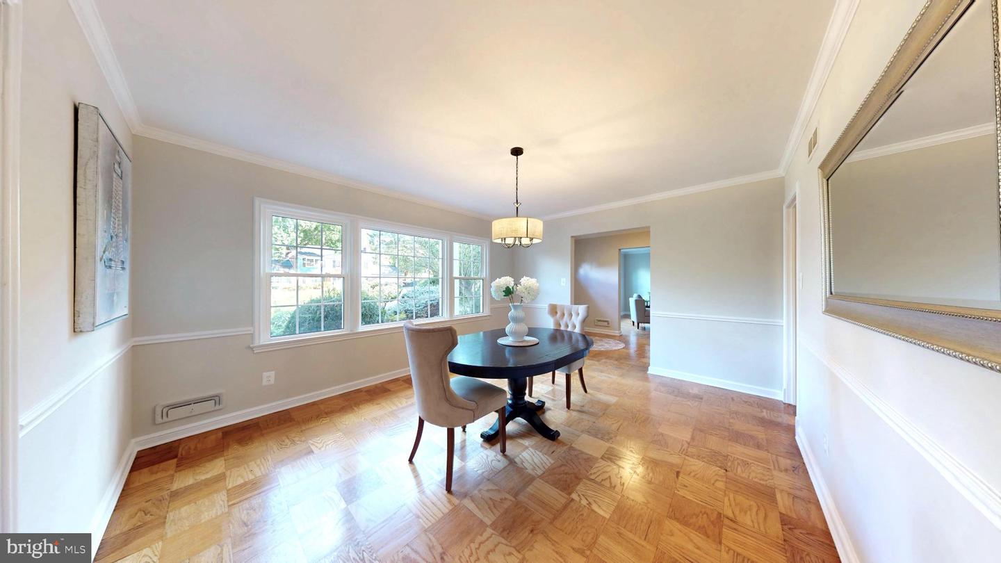 7204 REGENT DR, ALEXANDRIA, Virginia 22307, 4 Bedrooms Bedrooms, 7 Rooms Rooms,2 BathroomsBathrooms,Residential,For sale,7204 REGENT DR,VAFX2273098 MLS # VAFX2273098