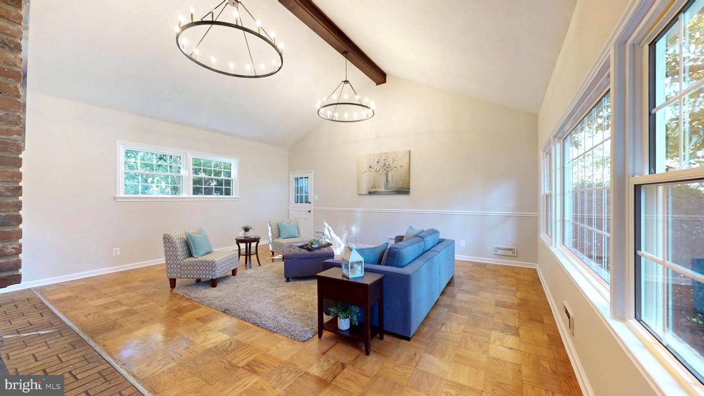 7204 REGENT DR, ALEXANDRIA, Virginia 22307, 4 Bedrooms Bedrooms, 7 Rooms Rooms,2 BathroomsBathrooms,Residential,For sale,7204 REGENT DR,VAFX2273098 MLS # VAFX2273098