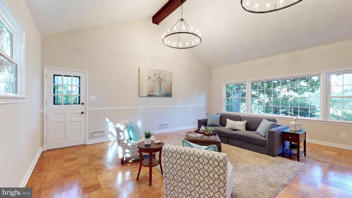7204 REGENT DR, ALEXANDRIA, Virginia 22307, 4 Bedrooms Bedrooms, 7 Rooms Rooms,2 BathroomsBathrooms,Residential,For sale,7204 REGENT DR,VAFX2273098 MLS # VAFX2273098