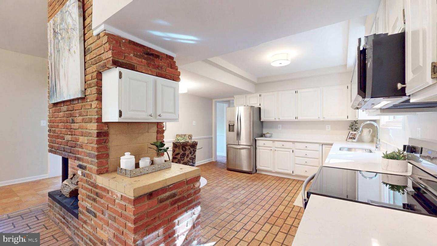 7204 REGENT DR, ALEXANDRIA, Virginia 22307, 4 Bedrooms Bedrooms, 7 Rooms Rooms,2 BathroomsBathrooms,Residential,For sale,7204 REGENT DR,VAFX2273098 MLS # VAFX2273098
