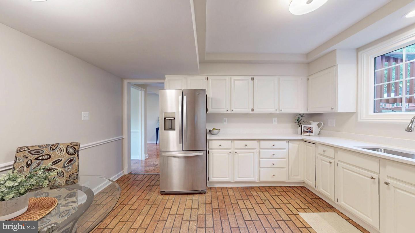 7204 REGENT DR, ALEXANDRIA, Virginia 22307, 4 Bedrooms Bedrooms, 7 Rooms Rooms,2 BathroomsBathrooms,Residential,For sale,7204 REGENT DR,VAFX2273098 MLS # VAFX2273098
