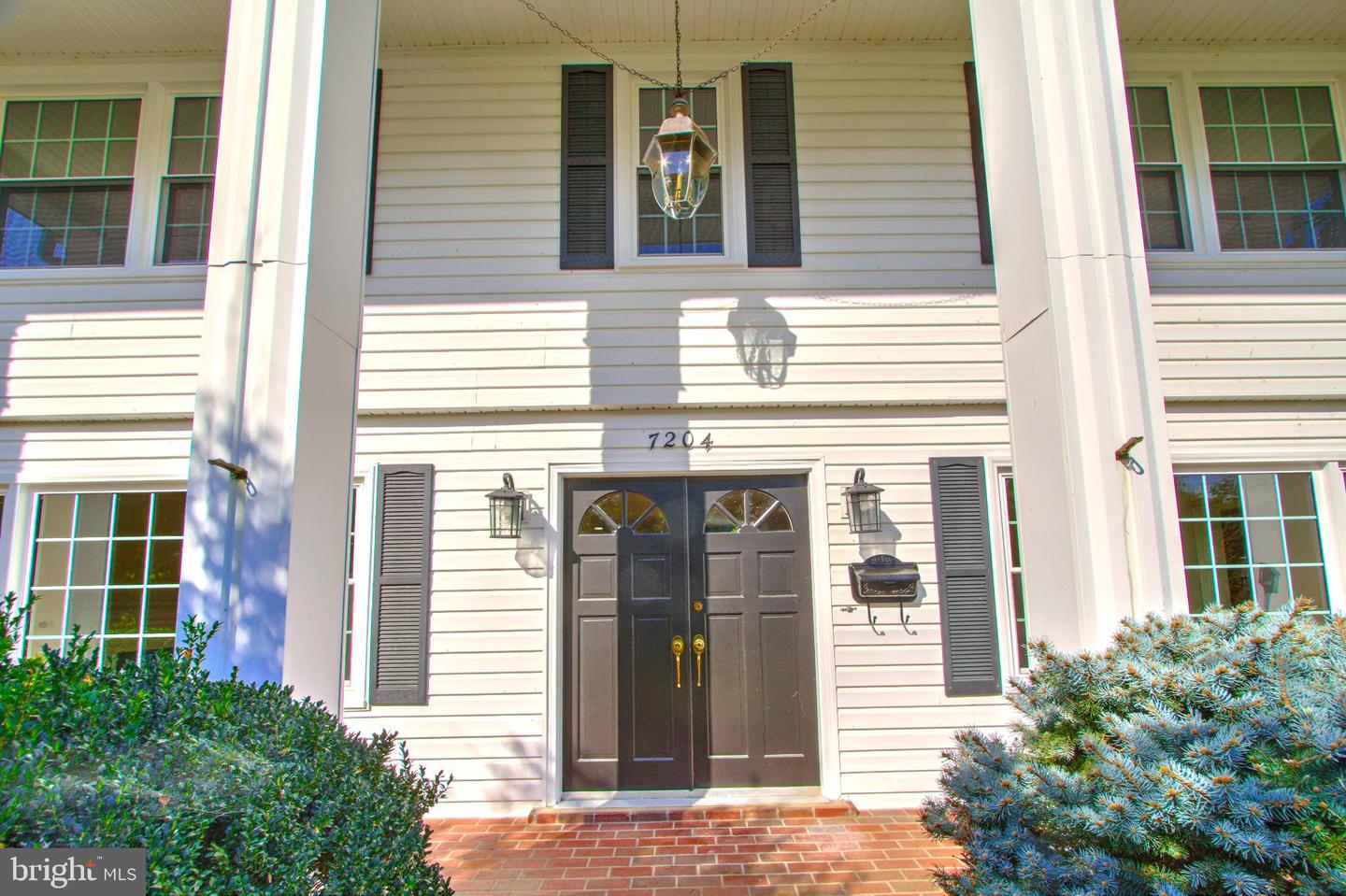7204 REGENT DR, ALEXANDRIA, Virginia 22307, 4 Bedrooms Bedrooms, 7 Rooms Rooms,2 BathroomsBathrooms,Residential,For sale,7204 REGENT DR,VAFX2273098 MLS # VAFX2273098