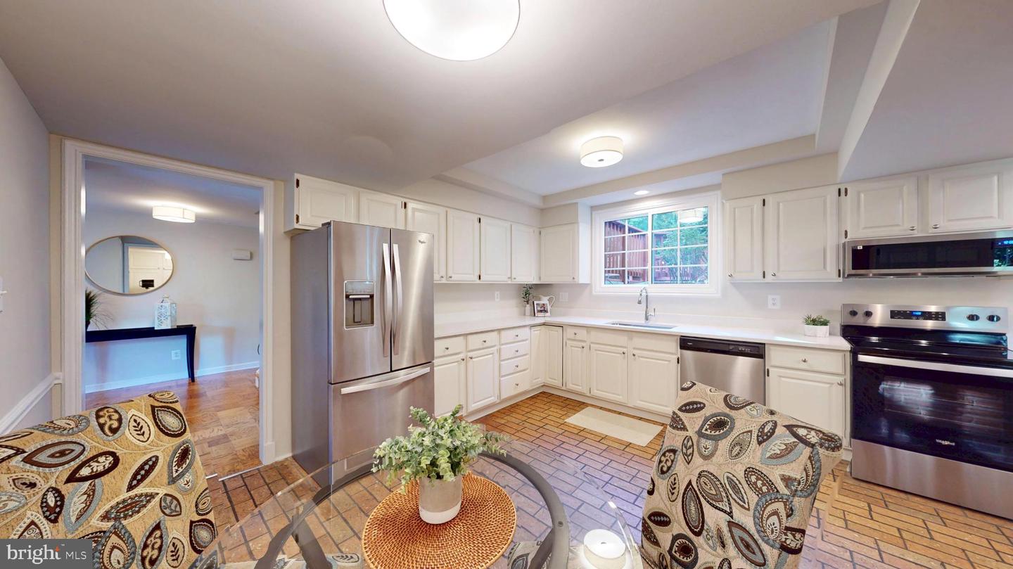 7204 REGENT DR, ALEXANDRIA, Virginia 22307, 4 Bedrooms Bedrooms, 7 Rooms Rooms,2 BathroomsBathrooms,Residential,For sale,7204 REGENT DR,VAFX2273098 MLS # VAFX2273098