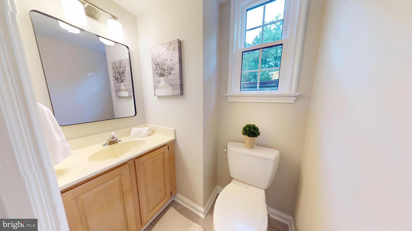 7204 REGENT DR, ALEXANDRIA, Virginia 22307, 4 Bedrooms Bedrooms, 7 Rooms Rooms,2 BathroomsBathrooms,Residential,For sale,7204 REGENT DR,VAFX2273098 MLS # VAFX2273098