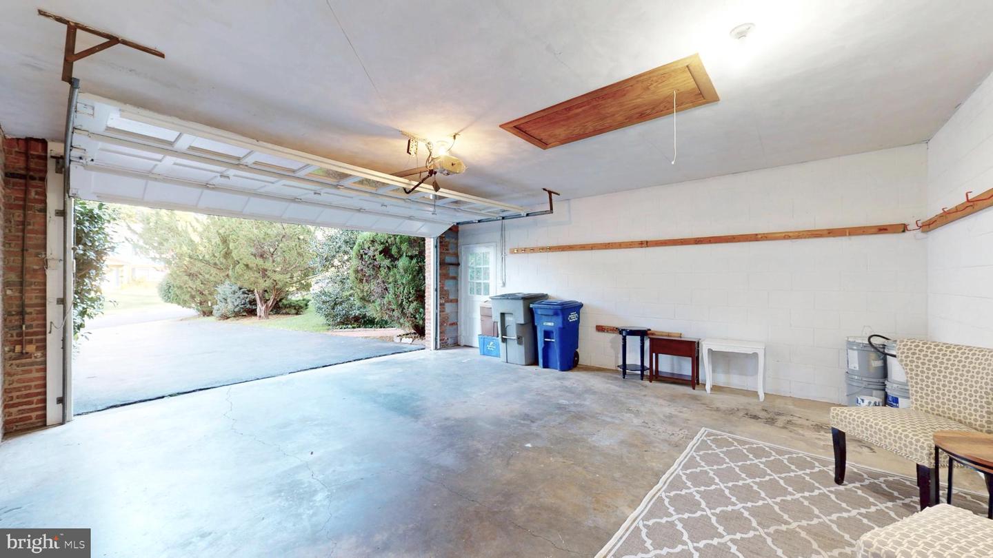 7204 REGENT DR, ALEXANDRIA, Virginia 22307, 4 Bedrooms Bedrooms, 7 Rooms Rooms,2 BathroomsBathrooms,Residential,For sale,7204 REGENT DR,VAFX2273098 MLS # VAFX2273098
