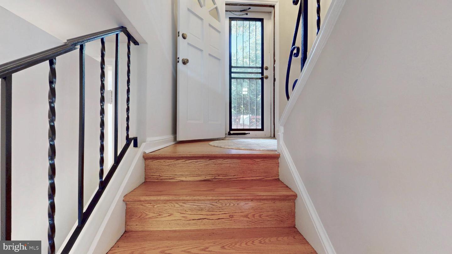 7204 REGENT DR, ALEXANDRIA, Virginia 22307, 4 Bedrooms Bedrooms, 7 Rooms Rooms,2 BathroomsBathrooms,Residential,For sale,7204 REGENT DR,VAFX2273098 MLS # VAFX2273098