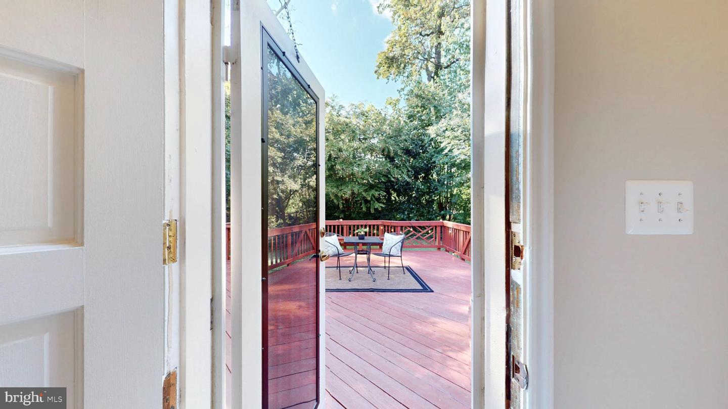7204 REGENT DR, ALEXANDRIA, Virginia 22307, 4 Bedrooms Bedrooms, 7 Rooms Rooms,2 BathroomsBathrooms,Residential,For sale,7204 REGENT DR,VAFX2273098 MLS # VAFX2273098