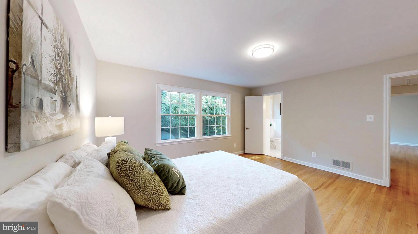 7204 REGENT DR, ALEXANDRIA, Virginia 22307, 4 Bedrooms Bedrooms, 7 Rooms Rooms,2 BathroomsBathrooms,Residential,For sale,7204 REGENT DR,VAFX2273098 MLS # VAFX2273098