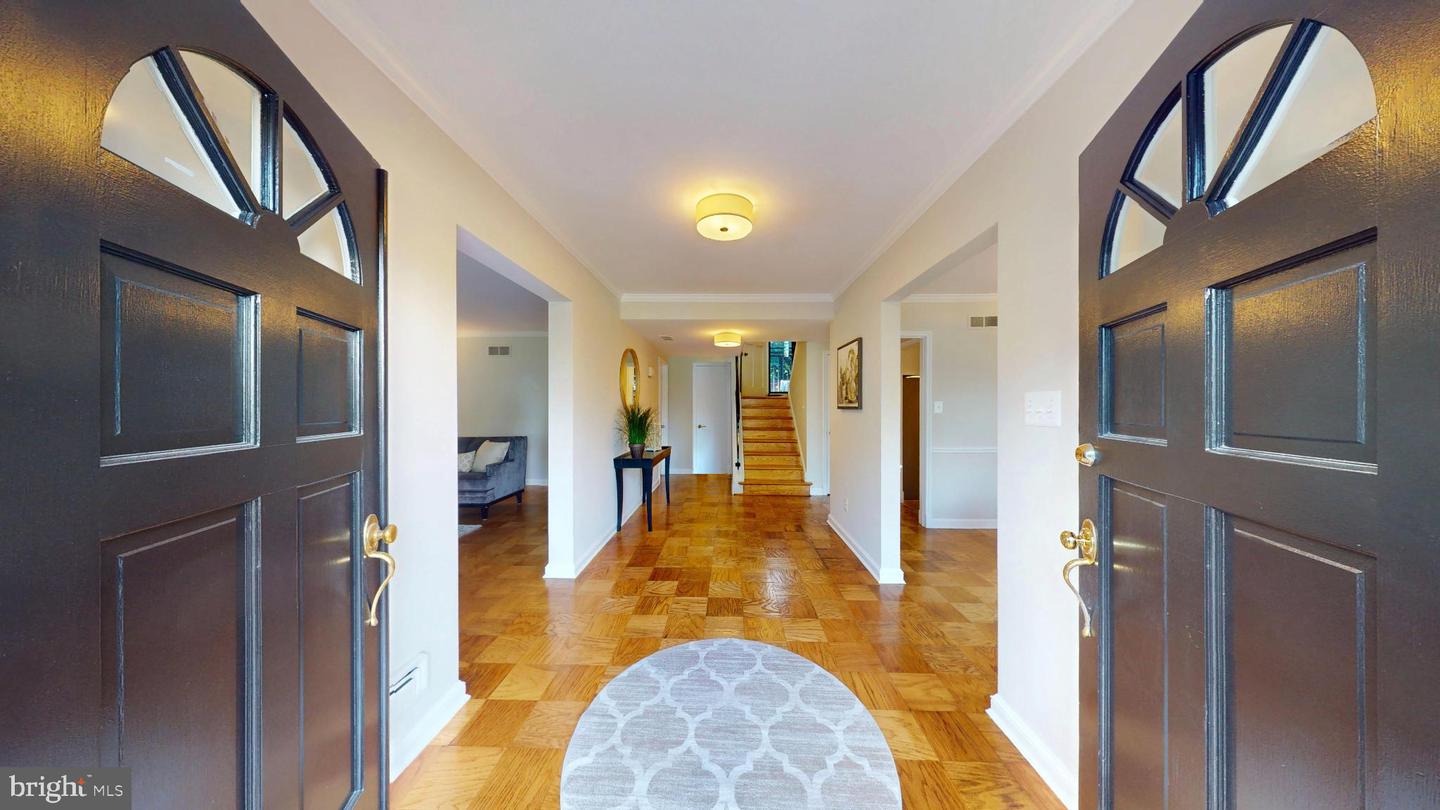 7204 REGENT DR, ALEXANDRIA, Virginia 22307, 4 Bedrooms Bedrooms, 7 Rooms Rooms,2 BathroomsBathrooms,Residential,For sale,7204 REGENT DR,VAFX2273098 MLS # VAFX2273098