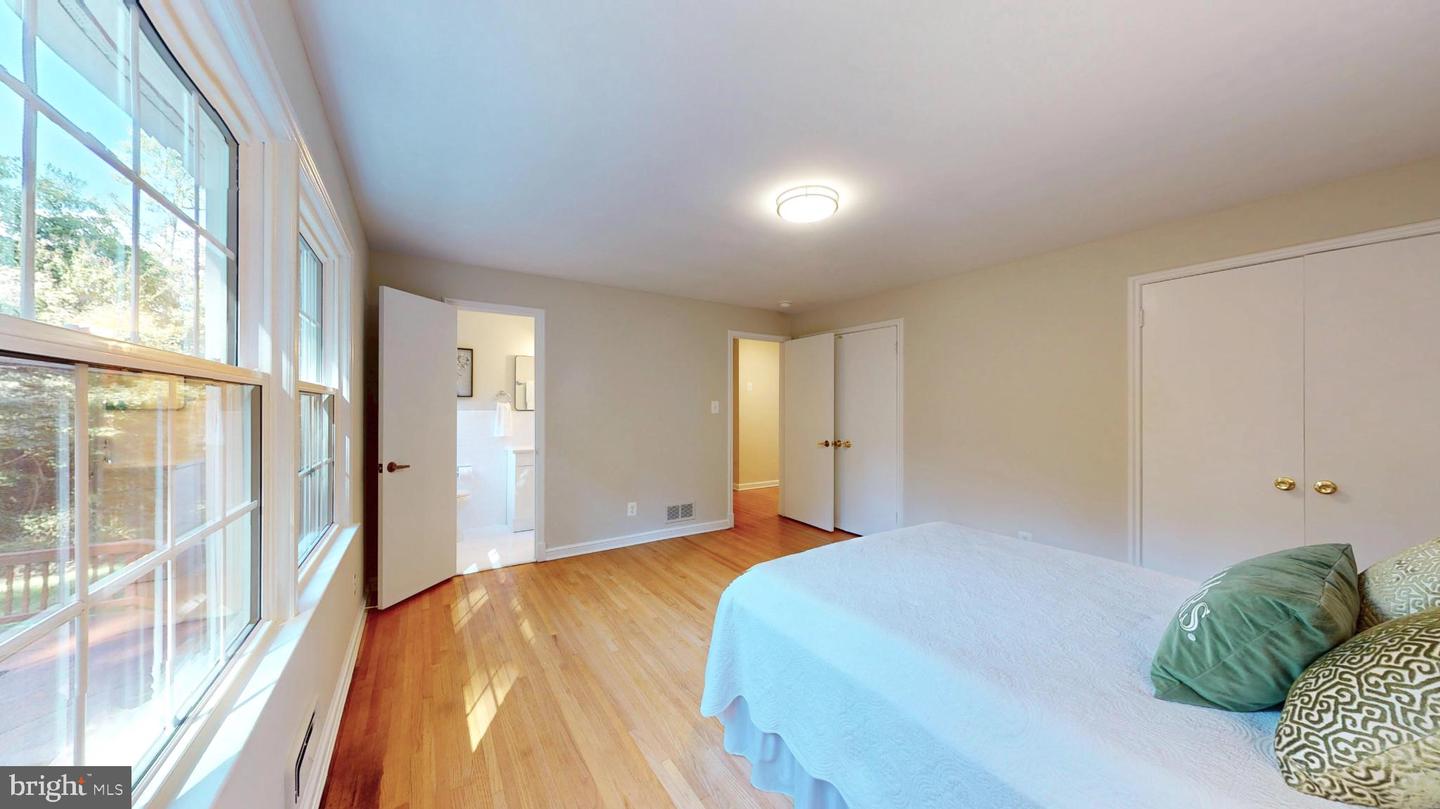 7204 REGENT DR, ALEXANDRIA, Virginia 22307, 4 Bedrooms Bedrooms, 7 Rooms Rooms,2 BathroomsBathrooms,Residential,For sale,7204 REGENT DR,VAFX2273098 MLS # VAFX2273098