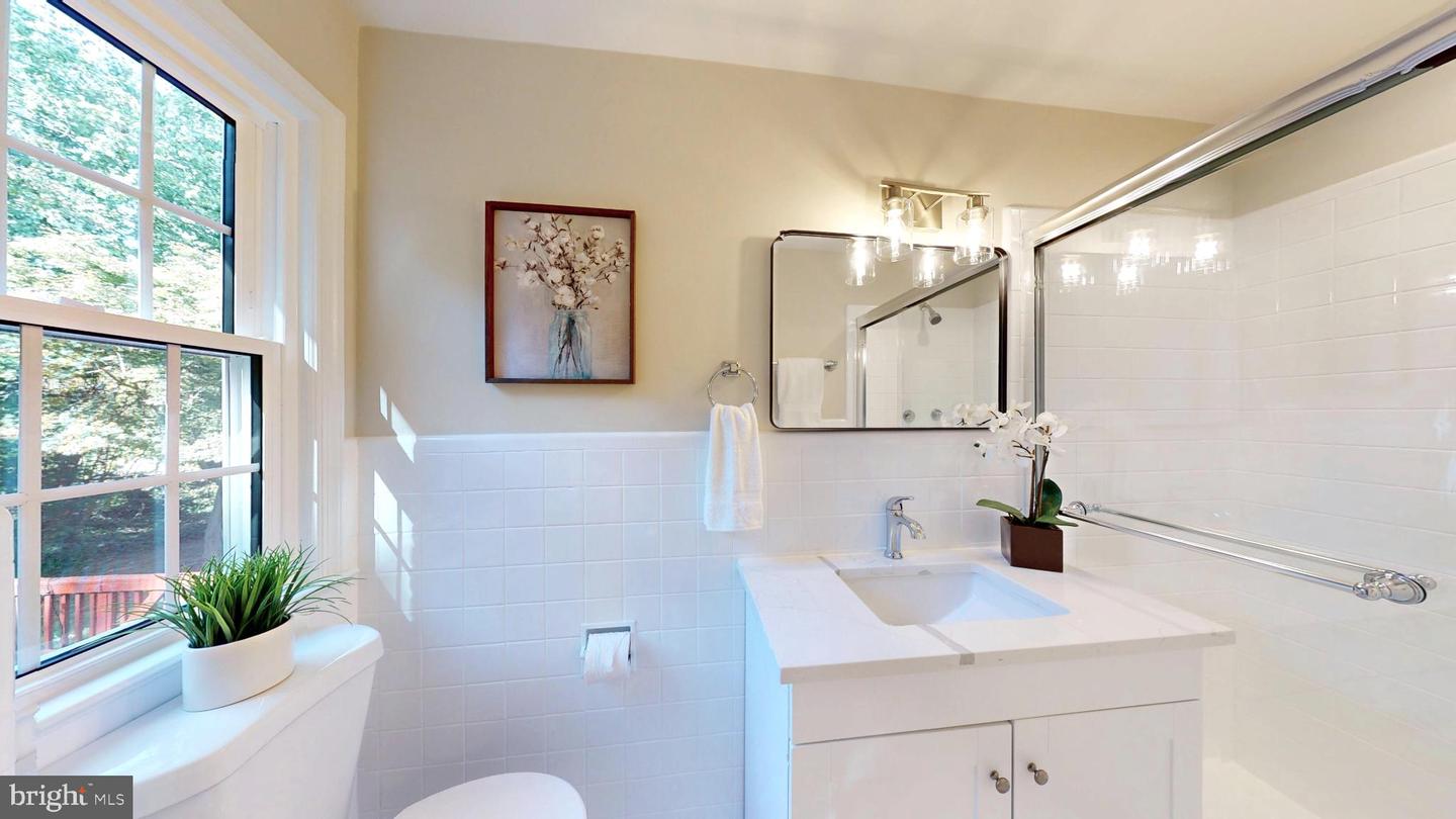 7204 REGENT DR, ALEXANDRIA, Virginia 22307, 4 Bedrooms Bedrooms, 7 Rooms Rooms,2 BathroomsBathrooms,Residential,For sale,7204 REGENT DR,VAFX2273098 MLS # VAFX2273098