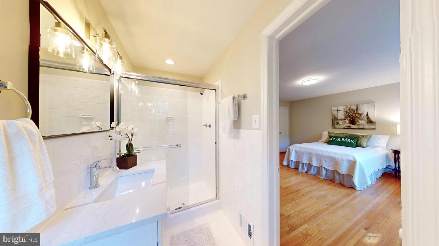 7204 REGENT DR, ALEXANDRIA, Virginia 22307, 4 Bedrooms Bedrooms, 7 Rooms Rooms,2 BathroomsBathrooms,Residential,For sale,7204 REGENT DR,VAFX2273098 MLS # VAFX2273098