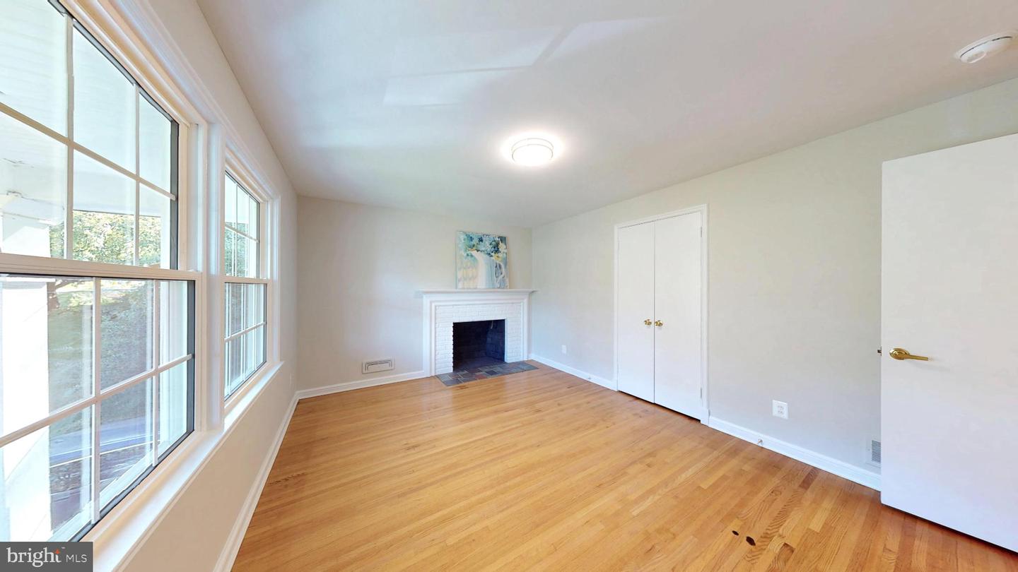 7204 REGENT DR, ALEXANDRIA, Virginia 22307, 4 Bedrooms Bedrooms, 7 Rooms Rooms,2 BathroomsBathrooms,Residential,For sale,7204 REGENT DR,VAFX2273098 MLS # VAFX2273098