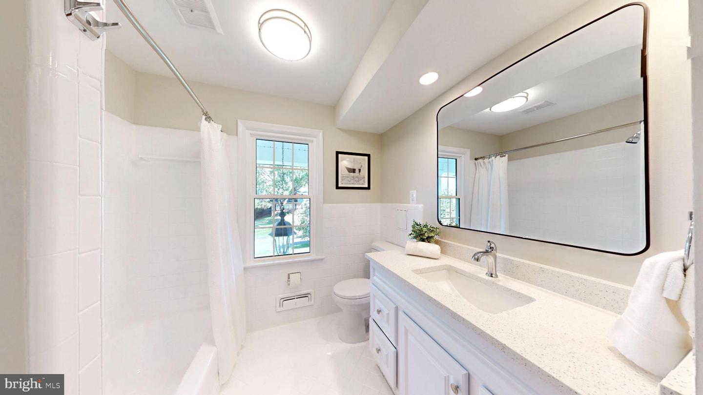 7204 REGENT DR, ALEXANDRIA, Virginia 22307, 4 Bedrooms Bedrooms, 7 Rooms Rooms,2 BathroomsBathrooms,Residential,For sale,7204 REGENT DR,VAFX2273098 MLS # VAFX2273098