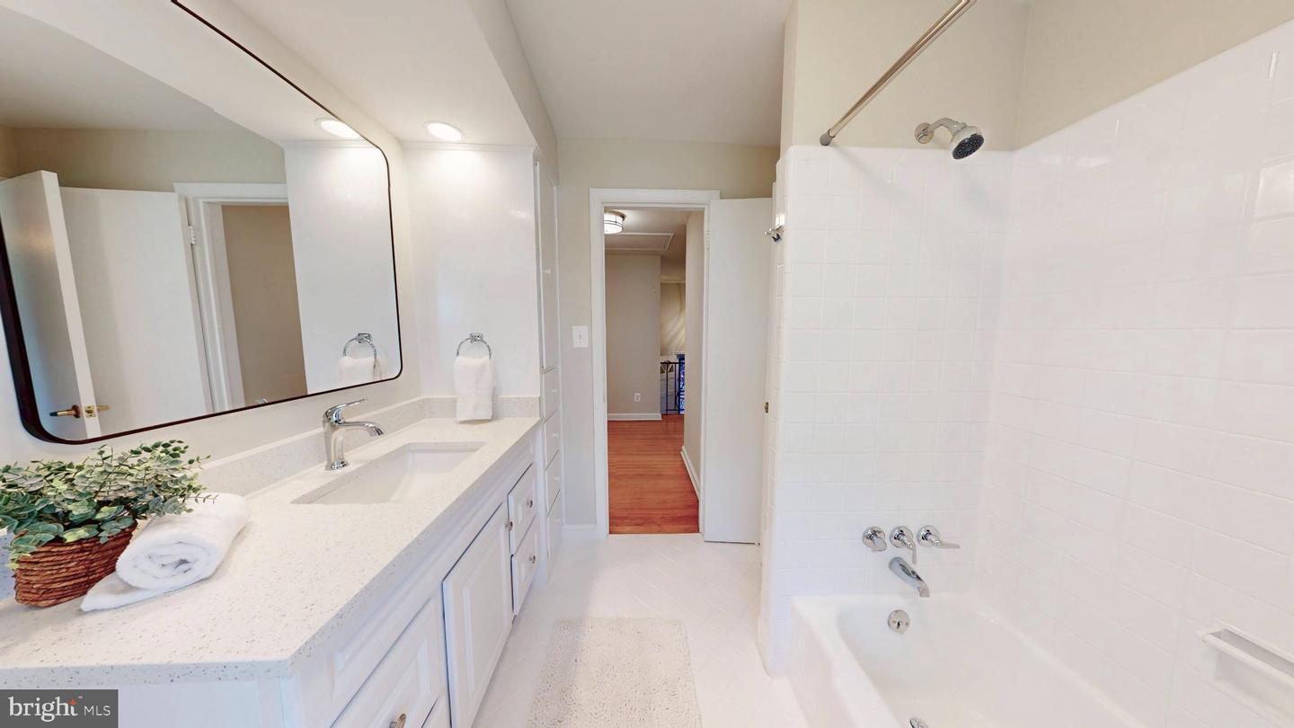 7204 REGENT DR, ALEXANDRIA, Virginia 22307, 4 Bedrooms Bedrooms, 7 Rooms Rooms,2 BathroomsBathrooms,Residential,For sale,7204 REGENT DR,VAFX2273098 MLS # VAFX2273098