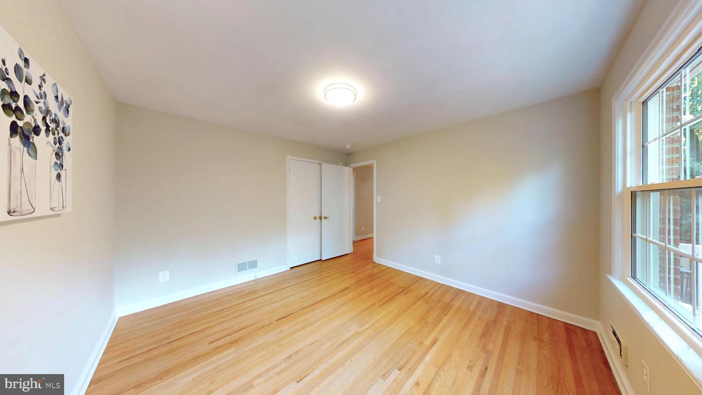 7204 REGENT DR, ALEXANDRIA, Virginia 22307, 4 Bedrooms Bedrooms, 7 Rooms Rooms,2 BathroomsBathrooms,Residential,For sale,7204 REGENT DR,VAFX2273098 MLS # VAFX2273098