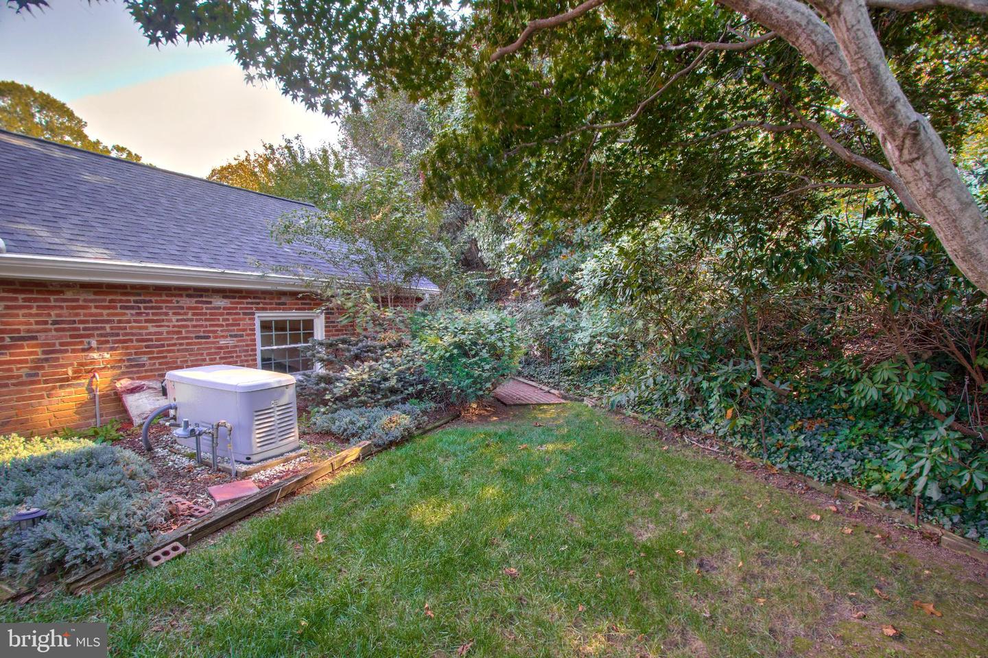 7204 REGENT DR, ALEXANDRIA, Virginia 22307, 4 Bedrooms Bedrooms, 7 Rooms Rooms,2 BathroomsBathrooms,Residential,For sale,7204 REGENT DR,VAFX2273098 MLS # VAFX2273098