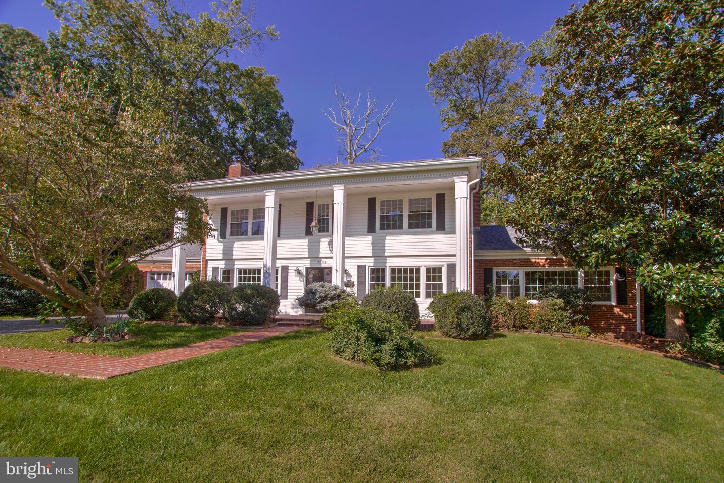 7204 REGENT DR, ALEXANDRIA, Virginia 22307, 4 Bedrooms Bedrooms, 7 Rooms Rooms,2 BathroomsBathrooms,Residential,For sale,7204 REGENT DR,VAFX2273098 MLS # VAFX2273098